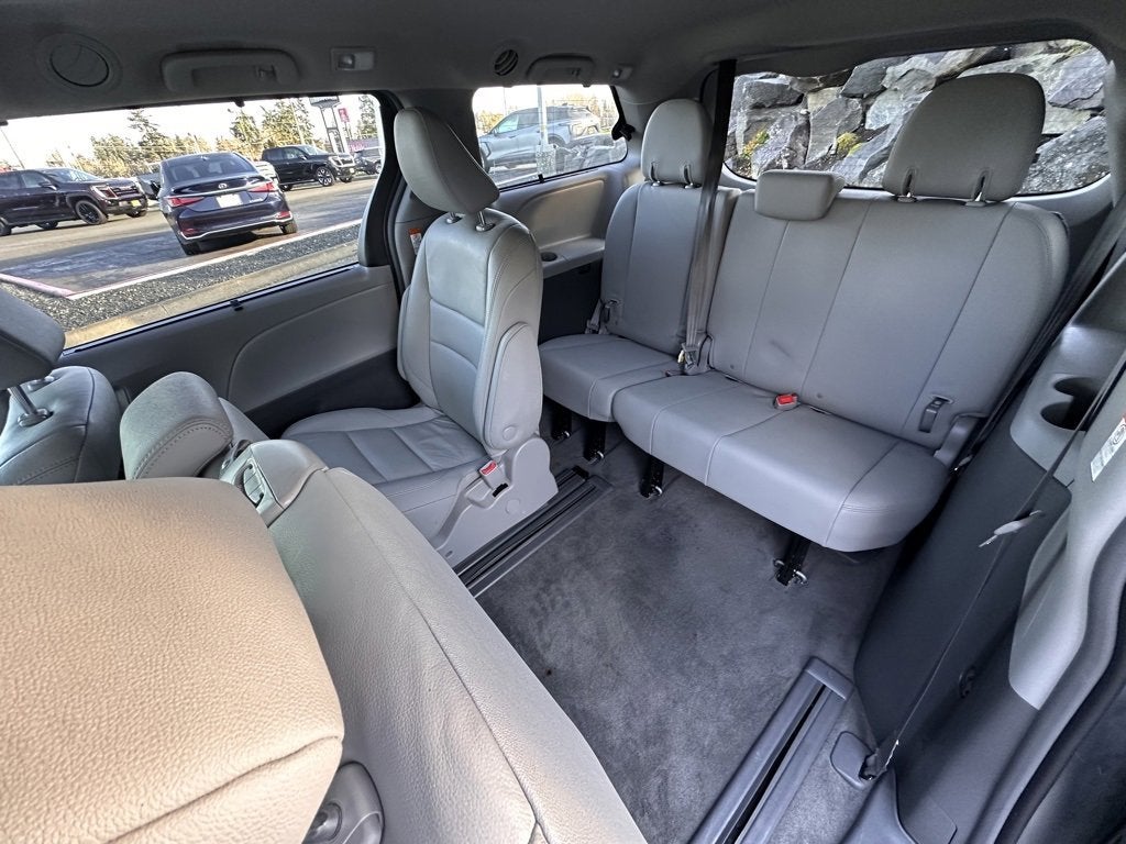 2018 Toyota Sienna XLE Auto Access Seat