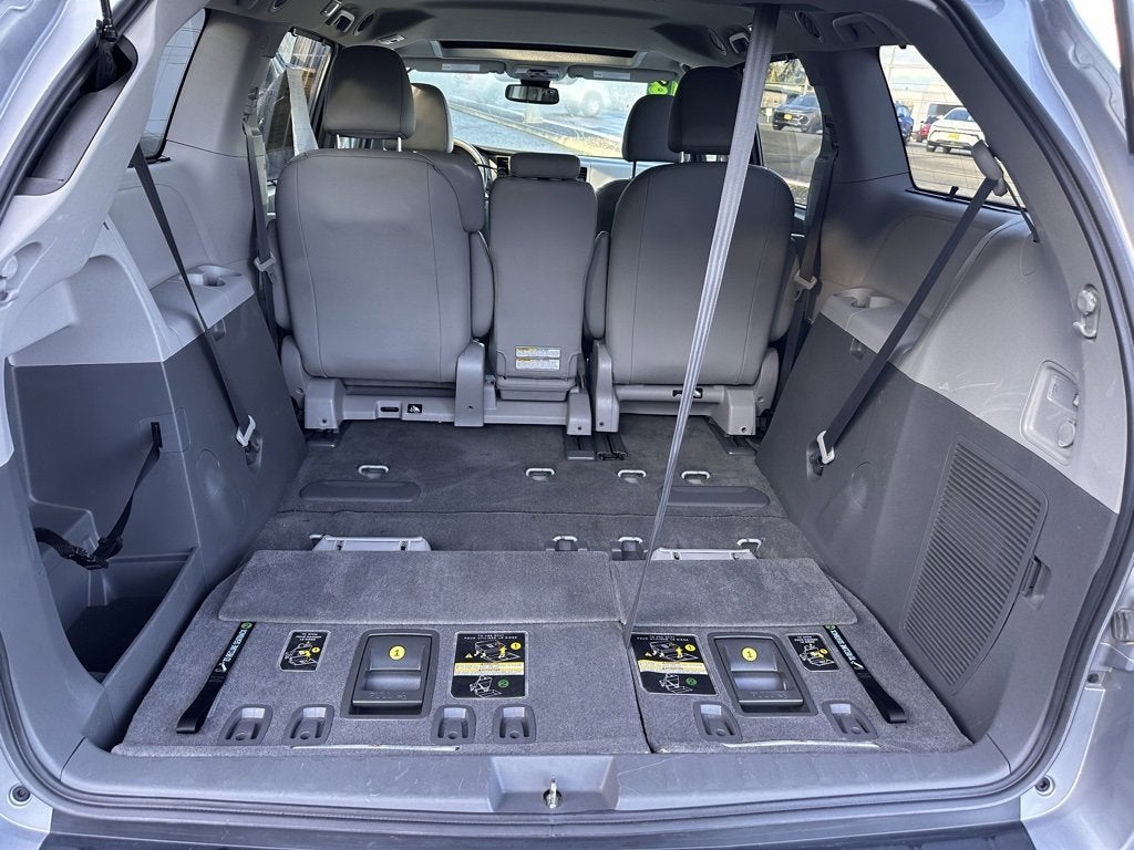 2018 Toyota Sienna XLE Auto Access Seat