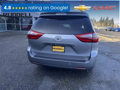 2018 Toyota Sienna XLE Auto Access Seat