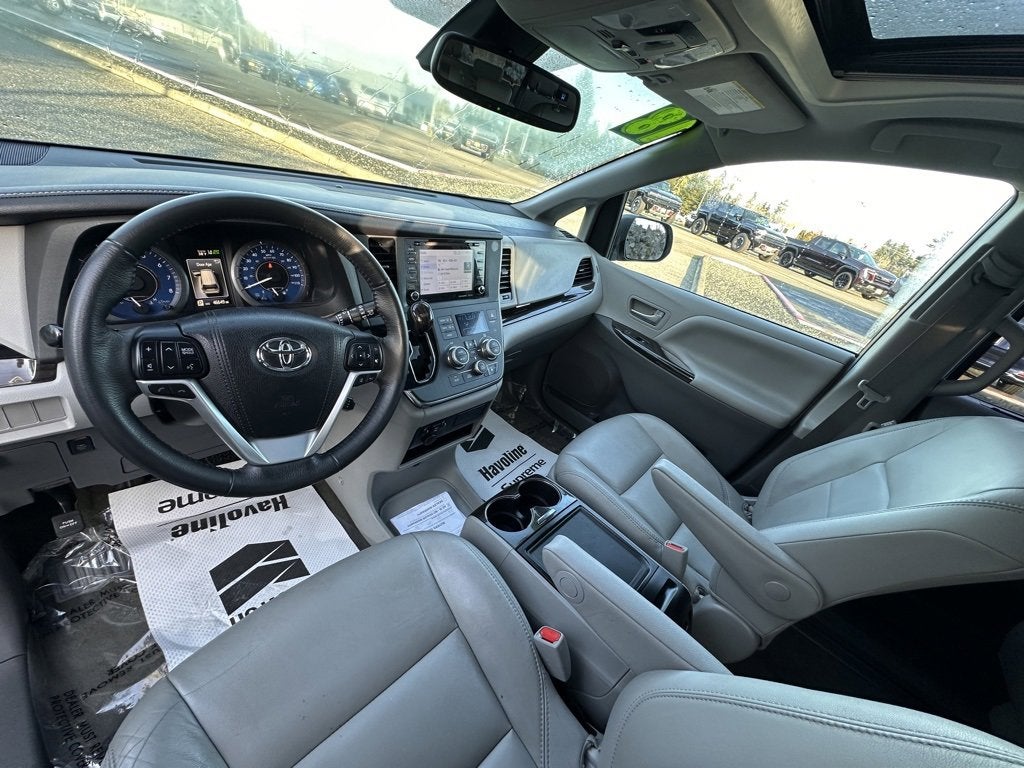 2018 Toyota Sienna XLE Auto Access Seat