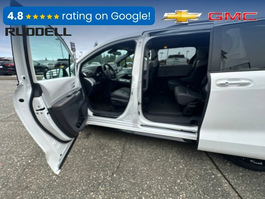 2022 Toyota Sienna LE