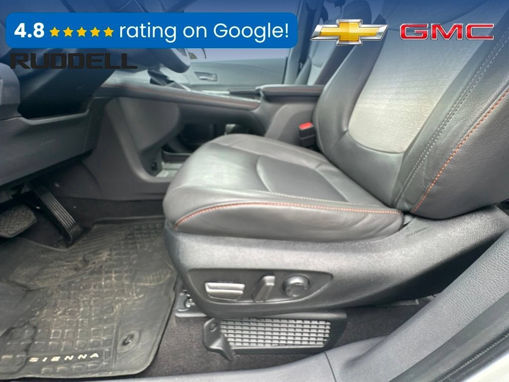 2022 Toyota Sienna LE