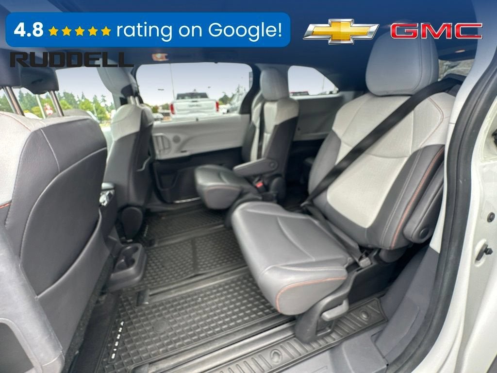2022 Toyota Sienna LE