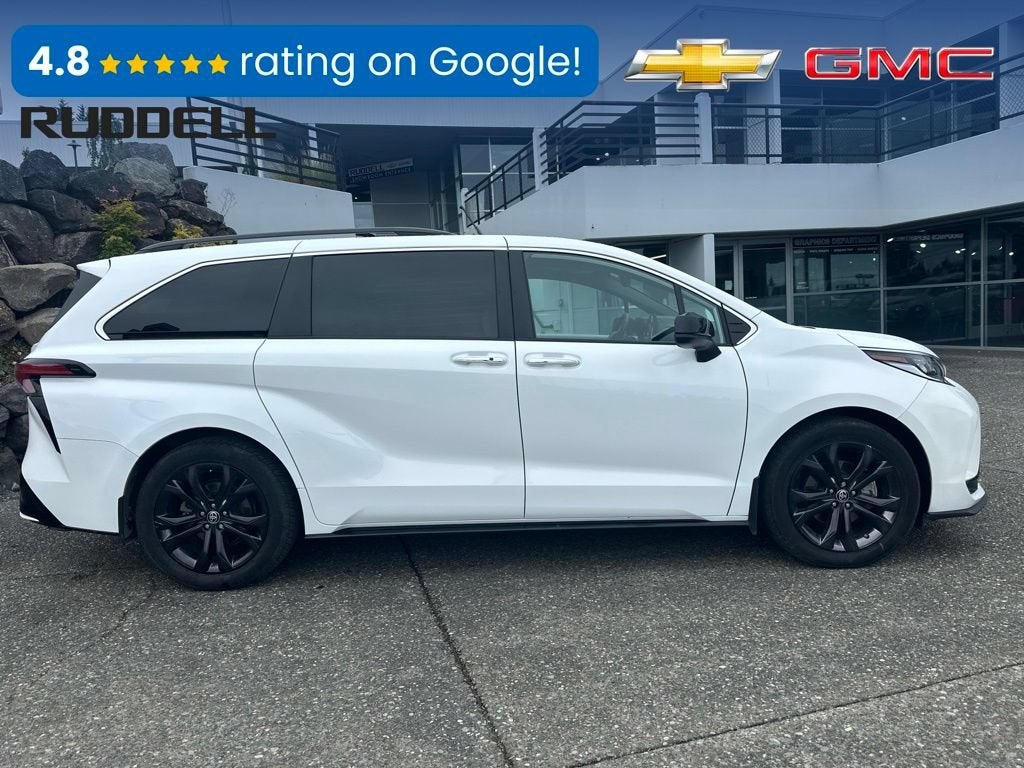2022 Toyota Sienna LE
