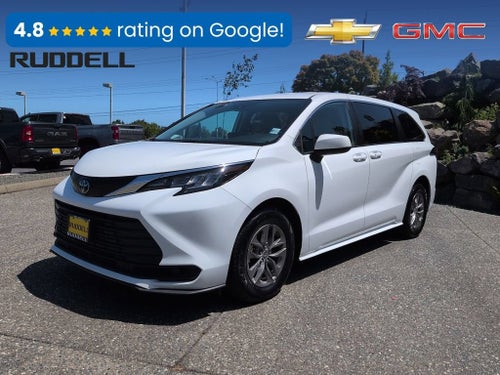 2023 Toyota Sienna LE