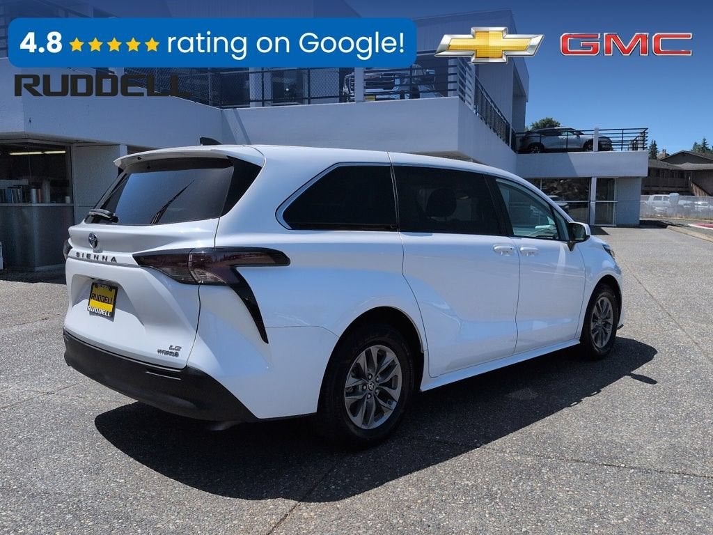 2023 Toyota Sienna LE