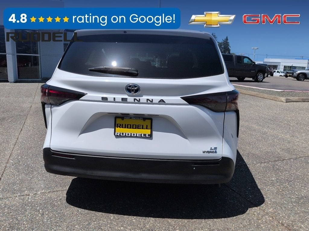 2023 Toyota Sienna LE