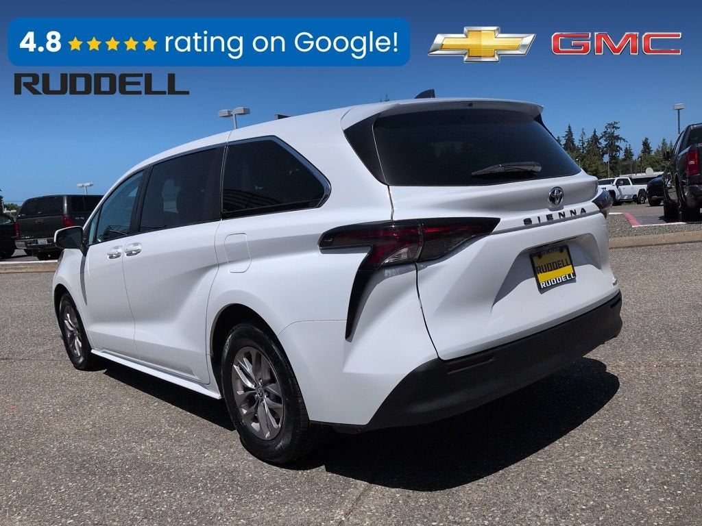 2023 Toyota Sienna LE