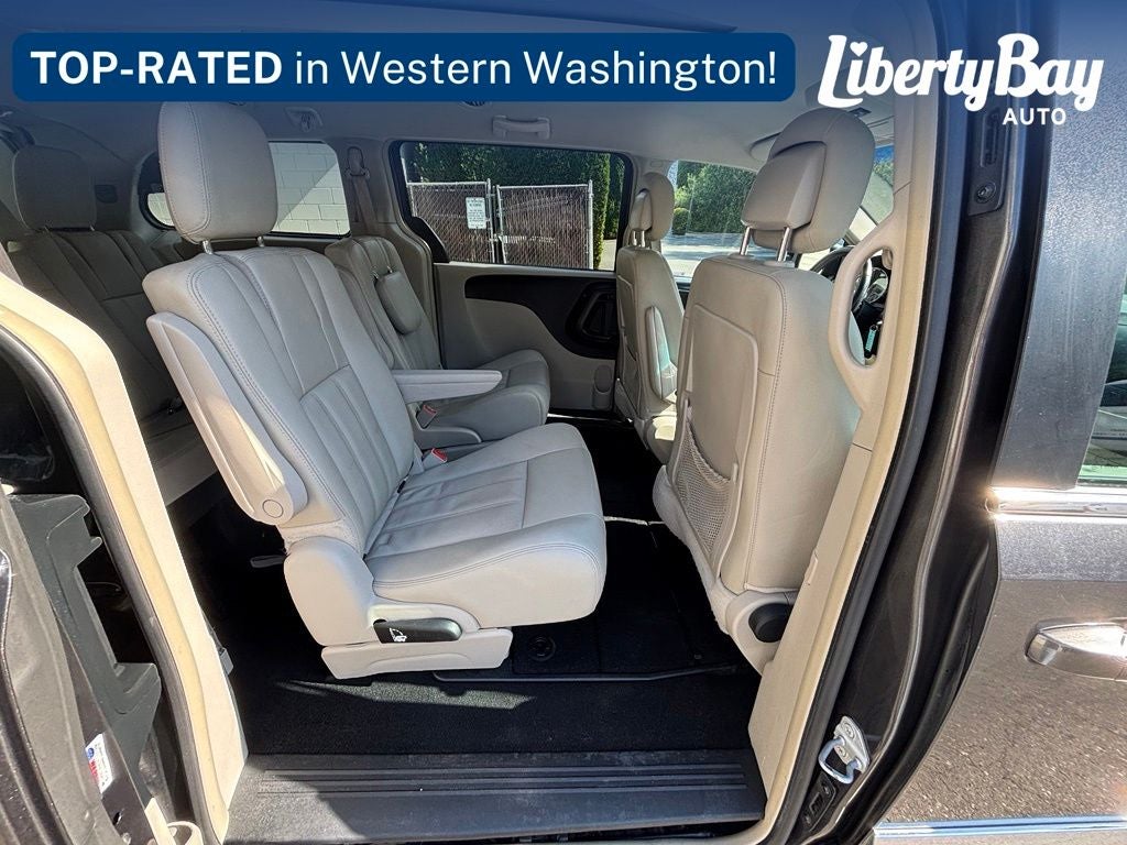 2016 Chrysler Town & Country Touring