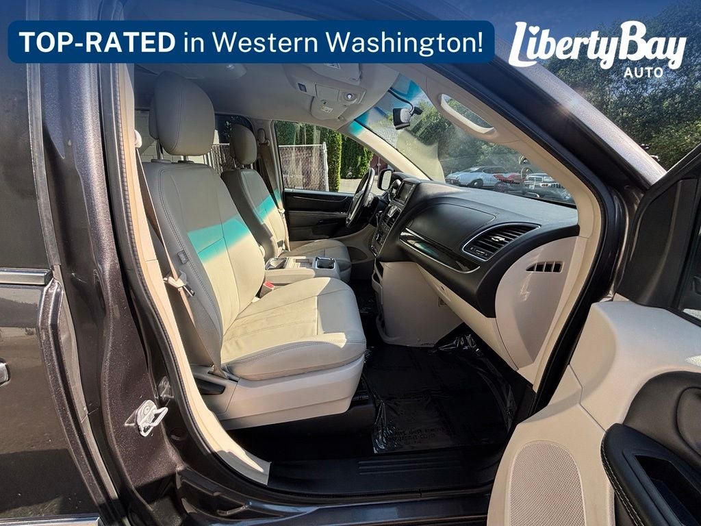 2016 Chrysler Town & Country Touring