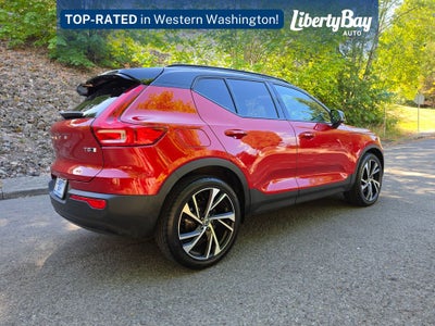 2022 Volvo XC40 R-Design