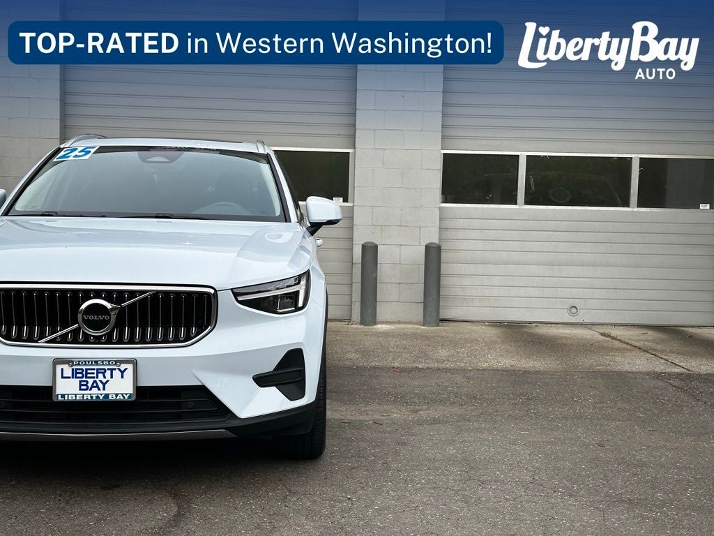 2025 Volvo XC40 B5 Core