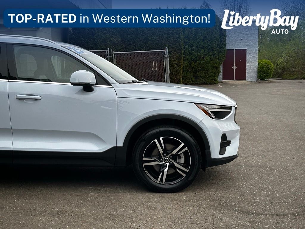 2025 Volvo XC40 B5 Core
