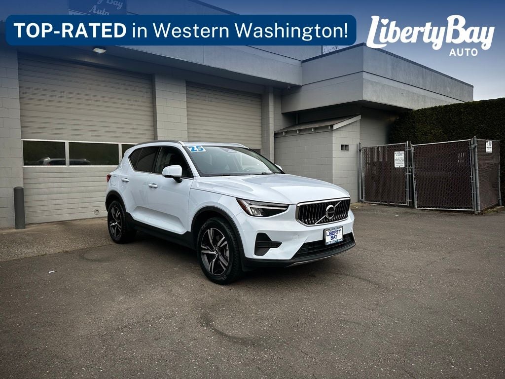 2025 Volvo XC40 B5 Core