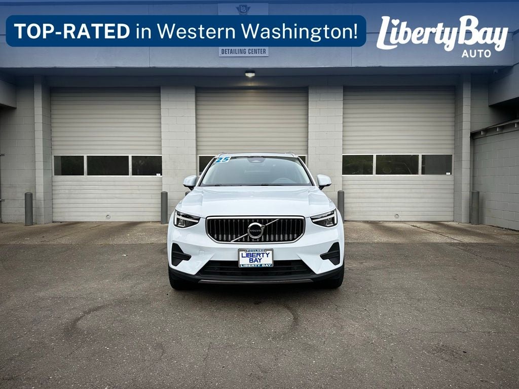 2025 Volvo XC40 B5 Core