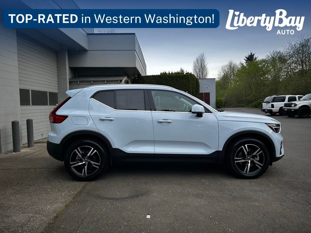 2025 Volvo XC40 B5 Core