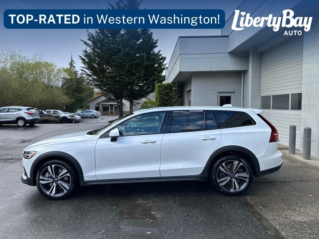 2025 Volvo V60 Cross Country B5 Plus