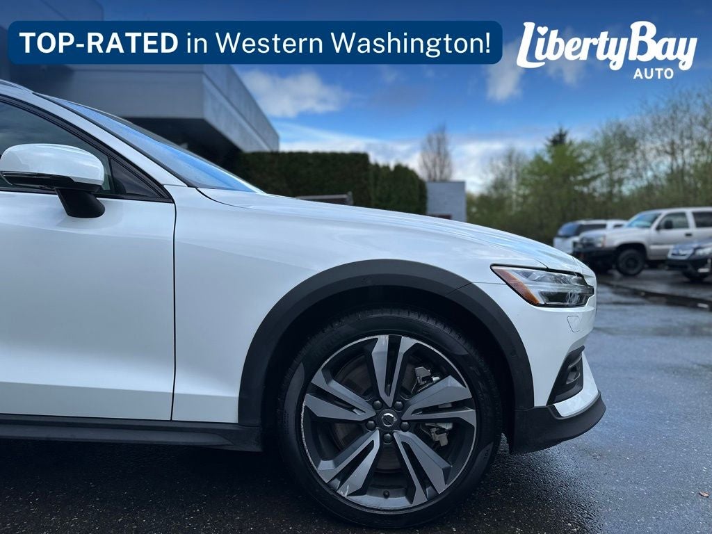 2025 Volvo V60 Cross Country B5 Plus